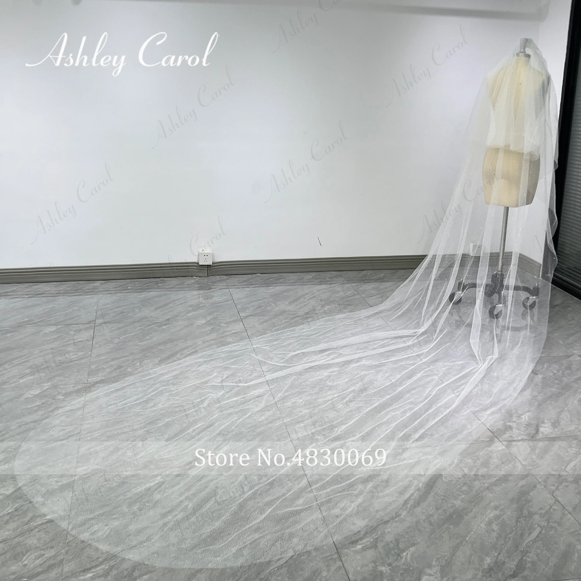 Свадебные фаты Ashley Carol из сверкающего тюля на заказ Изображение 3